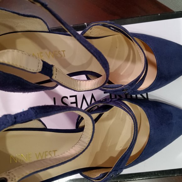 NAVY TAHIRO  NINE WEST size 9 - Picture 9 of 10